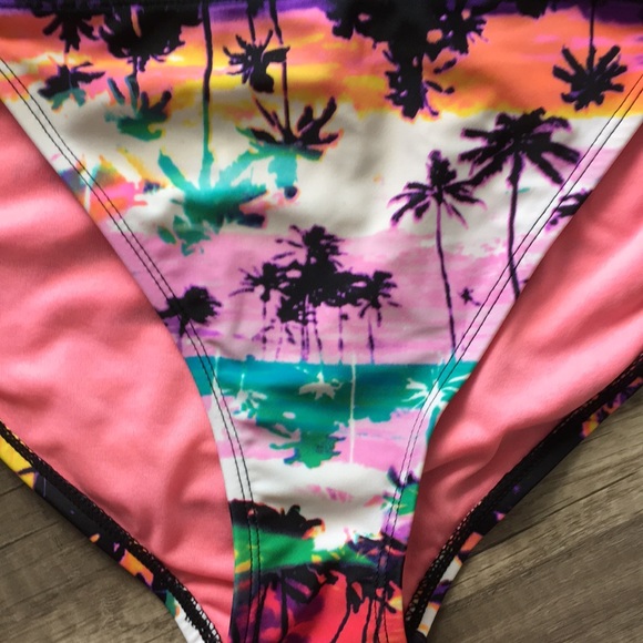 🔴SOLD!! Wet Seal Tropical Bikini Set - Picture 6 of 17